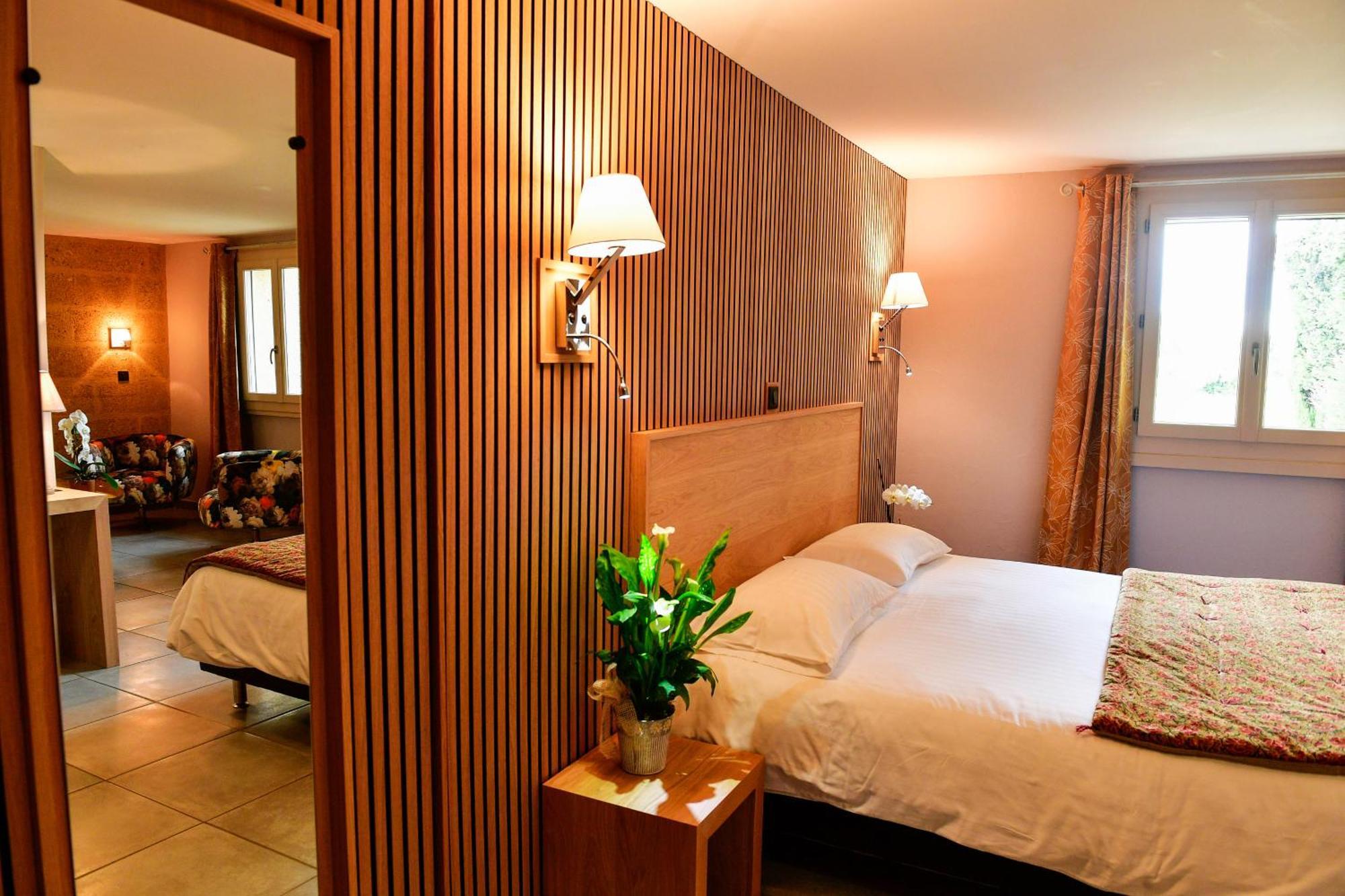 Le Mas Des Aigras - Hotel & Restaurant De Charme En Provence オランジュ エクステリア 写真
