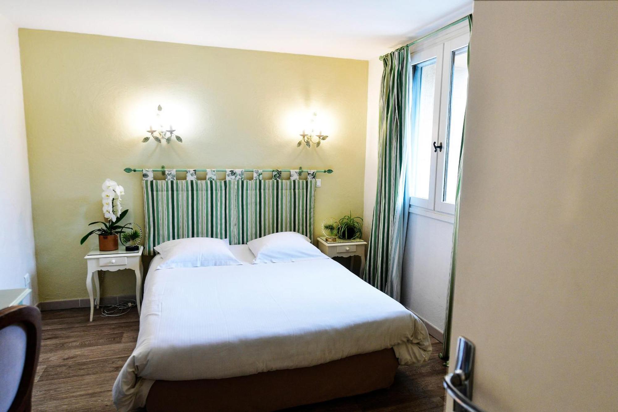 Le Mas Des Aigras - Hotel & Restaurant De Charme En Provence オランジュ エクステリア 写真