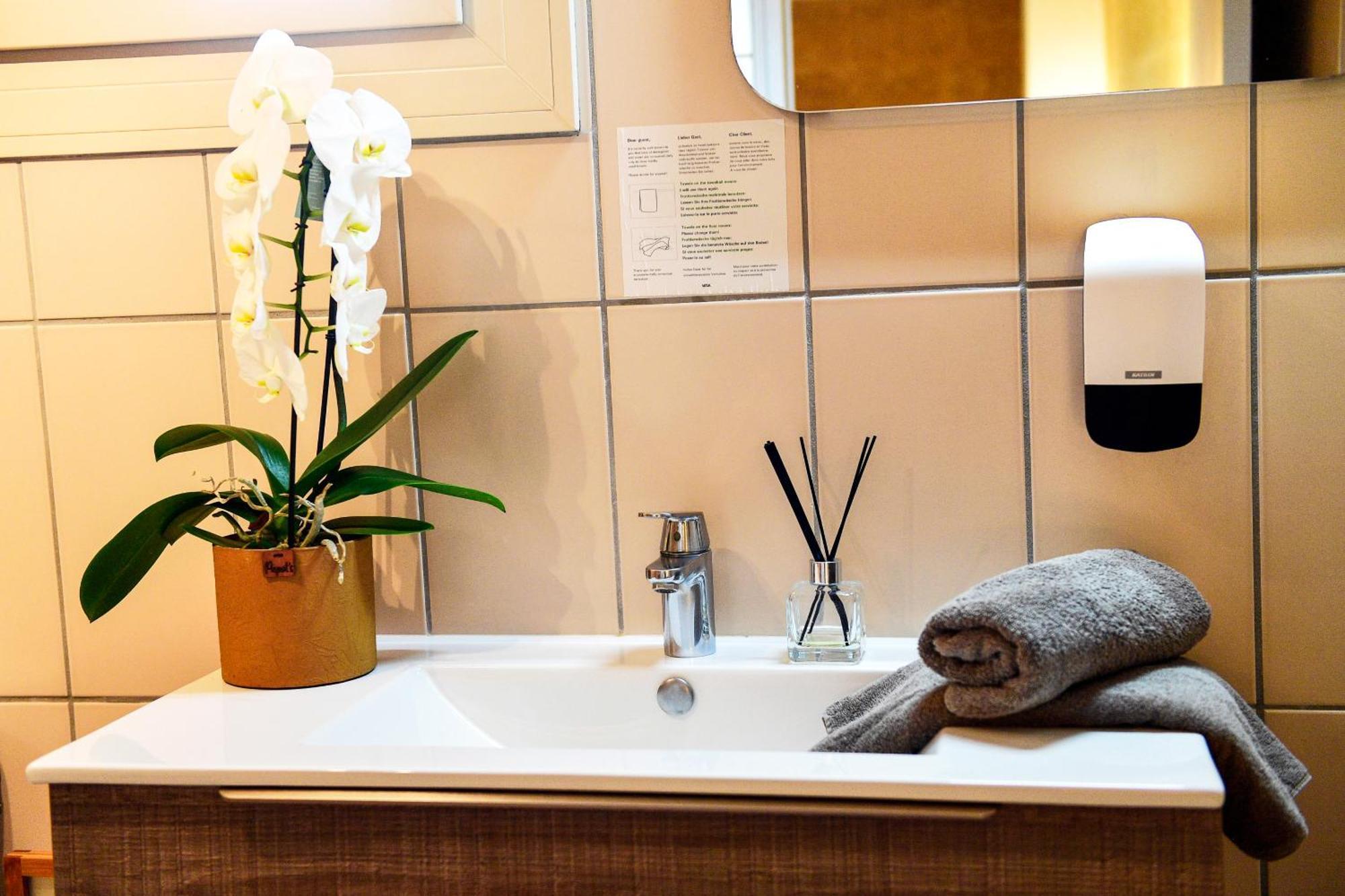 Le Mas Des Aigras - Hotel & Restaurant De Charme En Provence オランジュ エクステリア 写真